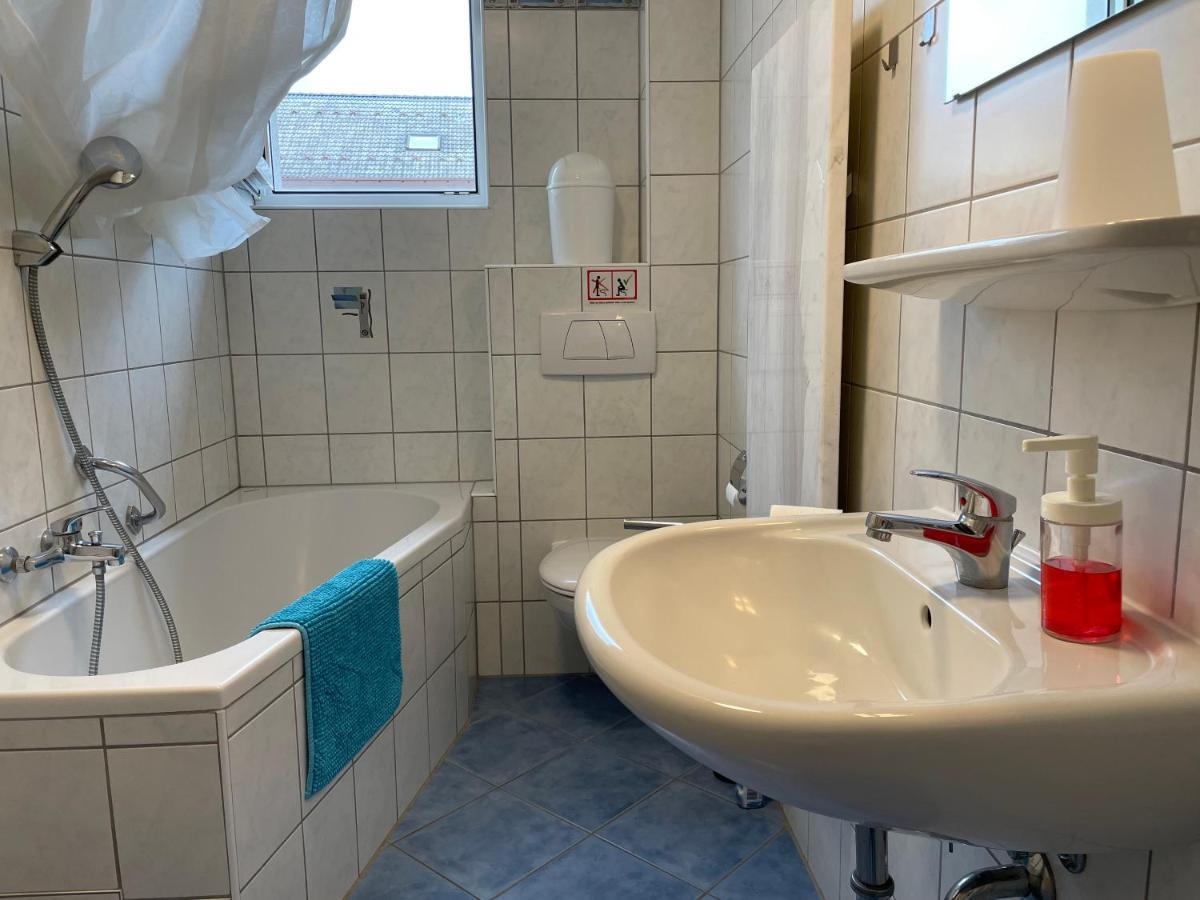 Altstadt Naehe 7 Min Fussweg Ueber Alte Maibruecke Zu Pension Mit Balkon & Garten, Ideal For Long Stay, Relocation Ochsenfurt Exterior photo